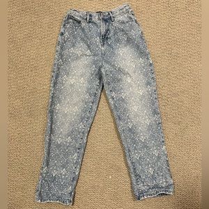 Women’s patterned blue jeans